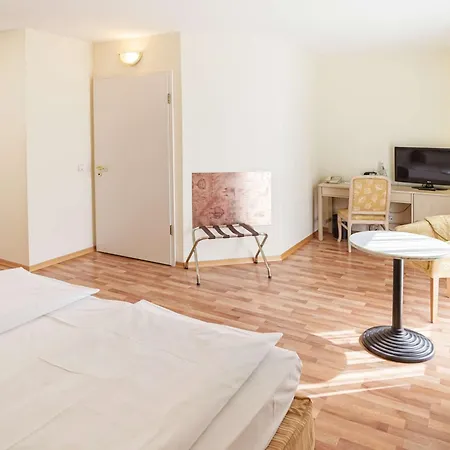 Hotel Am Schloss Koepenick By Golden Tulip-2